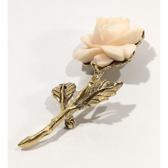 Pale Pink Celluloid Rose on Gold Tone Setting Brooch - Picture 4 of 6